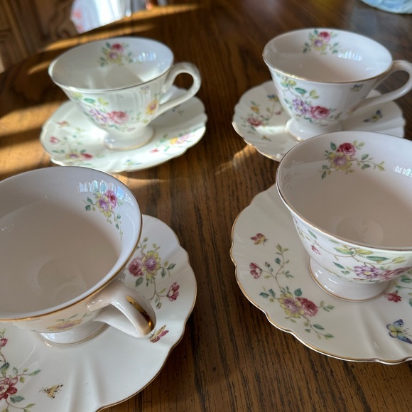 Gracie, China, by coastland imports Tea set with floral and butterfly design. - Picture 3 of 7